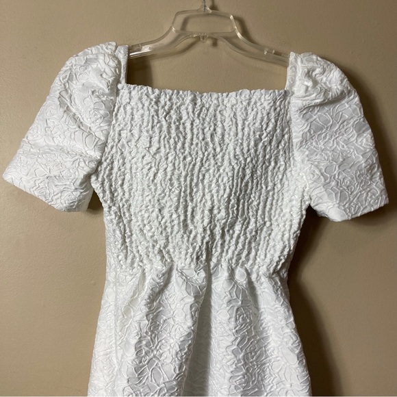 ELLIATT Feminise Textured Puff Sleeve Minidress - Picture 7 of 11